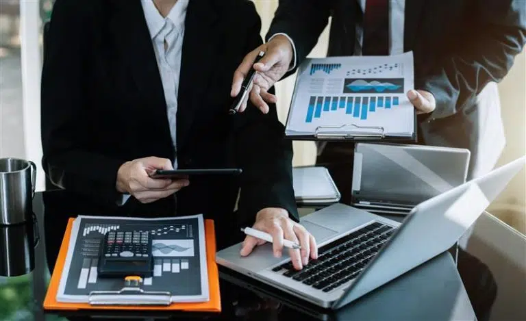 account-managers-crew-working-with-new-startup-project-idea-presentation-analyze-plans